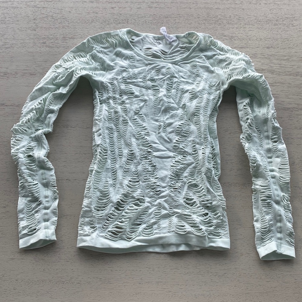 EUC ALO Yoga long sleeve cut out, size small